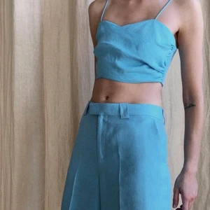 Zara topp - Helt ny blå topp från zara. Storlek M. Köpt för 259kr. Köparen står för frakt! 