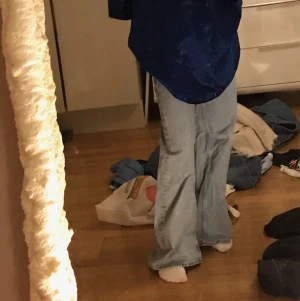 Ljus blåa jeans  - Jätte snygga byxor köpte för 400kr en gång men alldrig använt 
