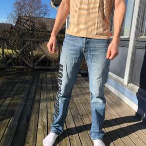Levis jeans från UK märket ”MinusTwø”. 