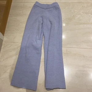 Oh polly mjukisar - Världens mysigaste å lurviga mjukisar, de är något för korta för mig därför har jag ingen användning till dem💕 ljus lavendel