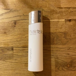 Hairtalk schampo - Ca 80% av flaskan kvar.  Säljer då min hårbotten inte tål schampot.