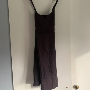 Brun mini dress - Så fin brun mini klänning med krossade band i ryggen storlek s!💓