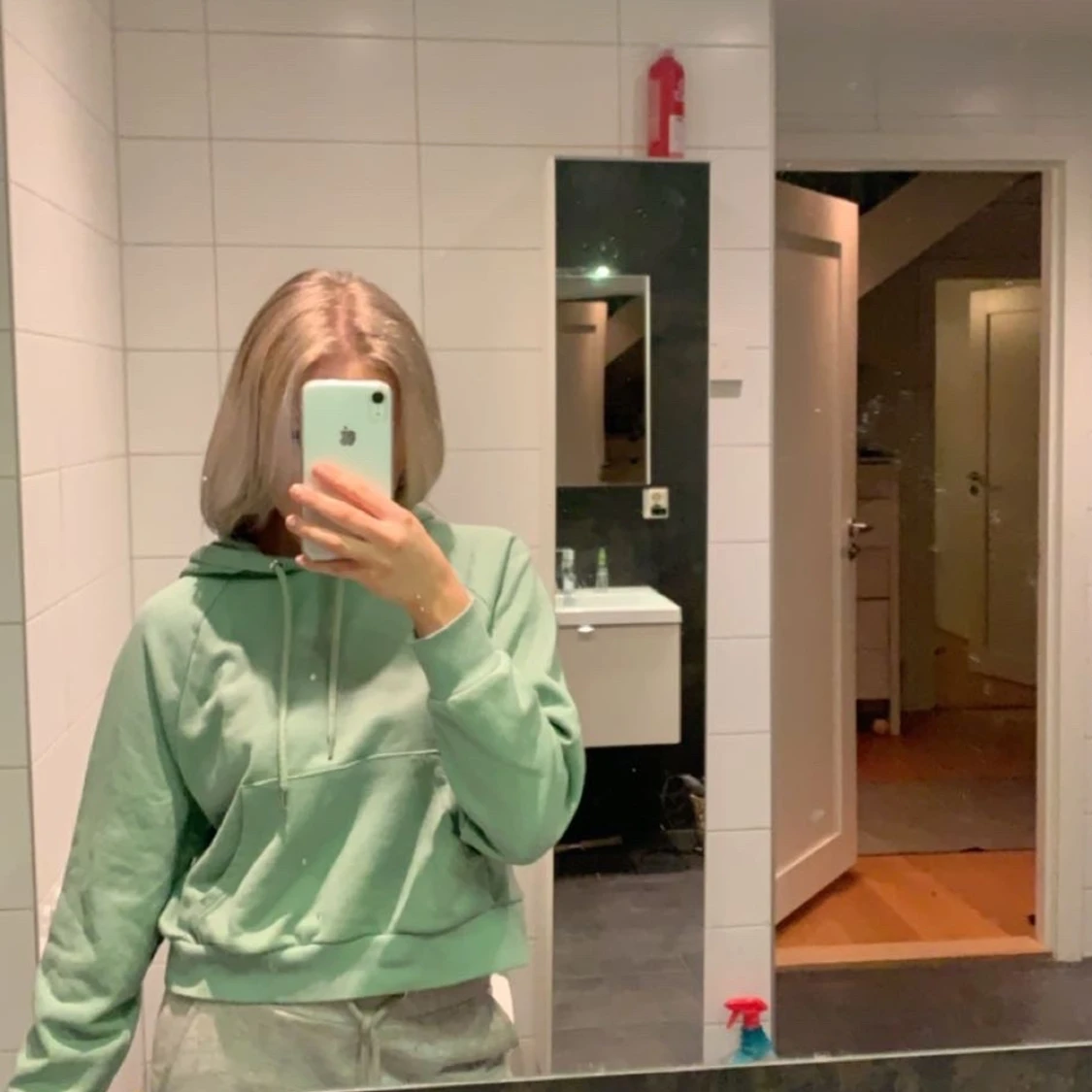 Grön cropped monki hoodie