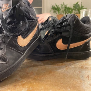 Som nya Nike skor - Säljer då de är för små då jag har 39/40 och dessa är 38or super sköna och passar bra. Pris kan diskuteras +frakt
