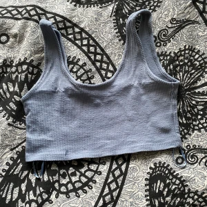 Linne - Ett blått linne som användes en gång men som inte används längre🥰