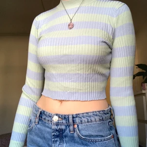Nelly topp - Super fin randig tröja från Nelly med pastel färger.