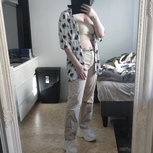 Skjorta - Supersnygg skjorta strl XL men funkar på mig som vanligtvis har strl s-m. 150kr + frakt eller bud