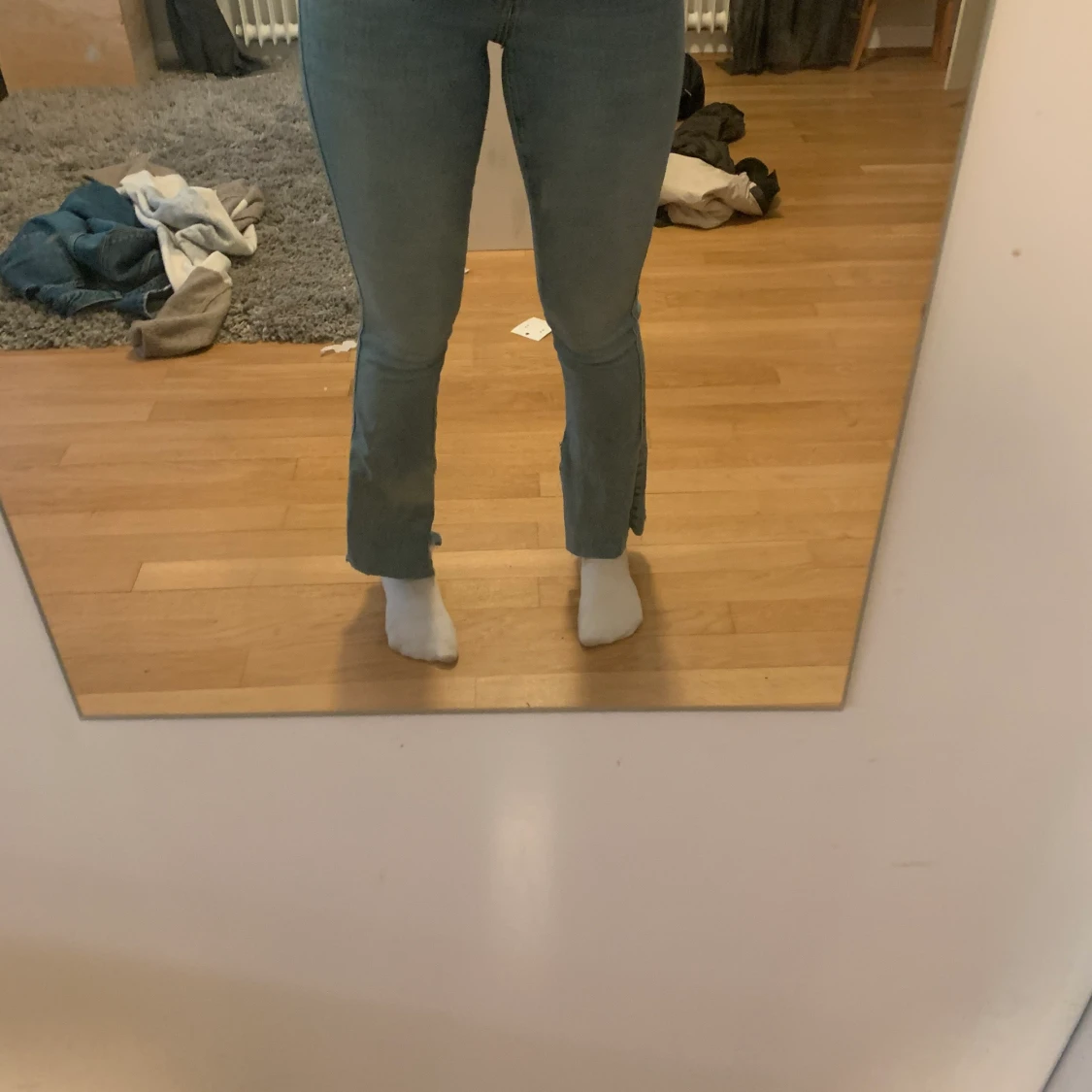 Bikbok kick flair jeans med slits - 90