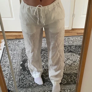 Linnebyxor - Linnebyxor från Zara i storlek s. Aldrig använda, bara testade. Jag är 161 cm. 