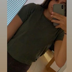 T-shirt - Lager 157, strl Xs/ S - Mörk grön T-shirt strl xs funkar som S oxå💓 aldrig använt 💓 Skriv privat om du är intresserad 💓