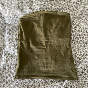 Grön tubtopp  - Från NewYorker, i begagnat skick 💚 sitter bra på xs/xxs, obs denna glider verkligen inte ner 😊  hör av er vid frågor! 