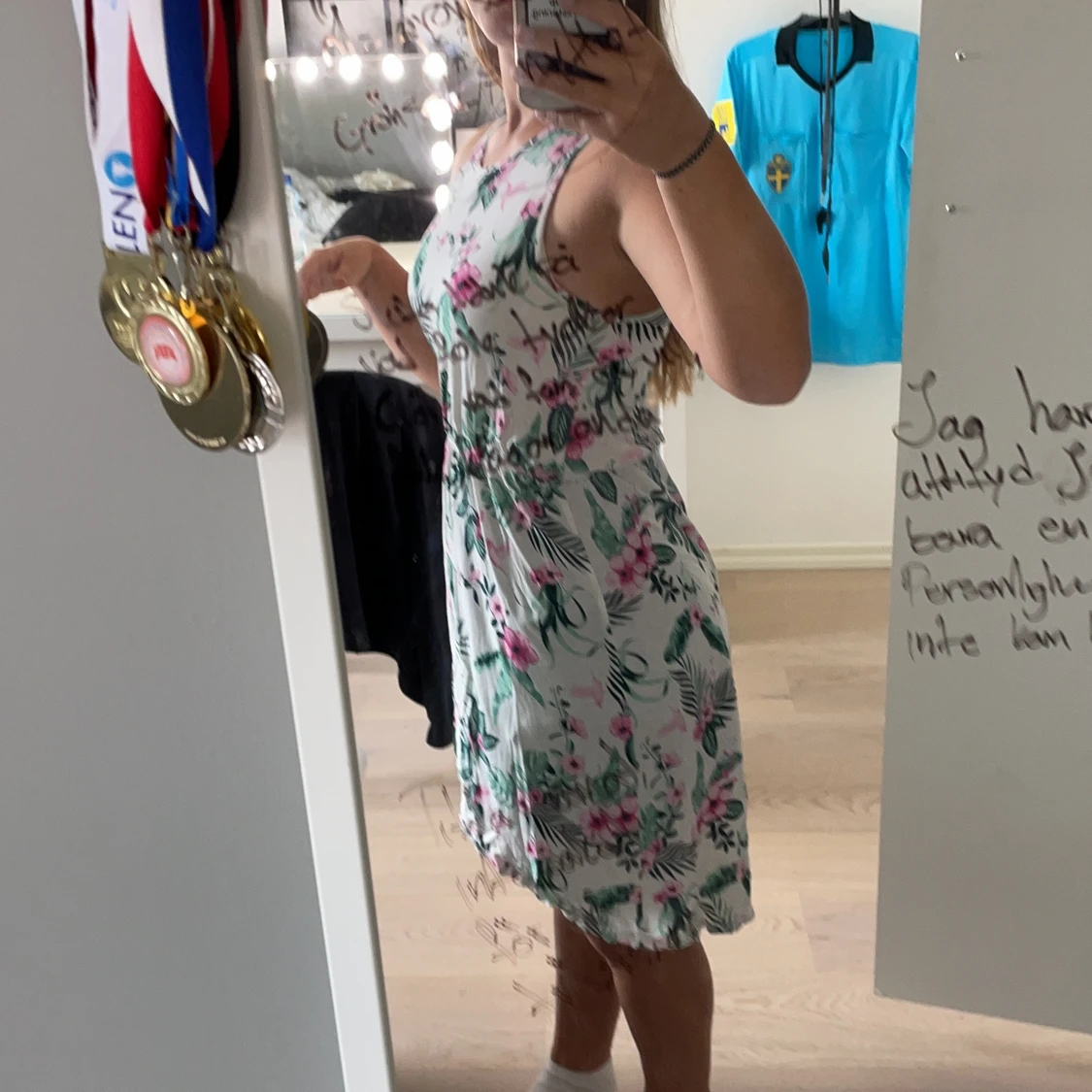 H&M klänning storlek 170