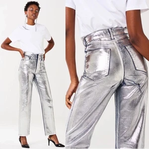 Icona pop x Gina tricot  - Säljer de snyggaste byxorna från Icona pops kollektion med Gina, de är i storlek 34 och i fint skick. De är helt slutsålda och var dyra i inköp. Säljer på grund av att de inte passar mig längre. Skriv gärna om du har frågor!! ❤️