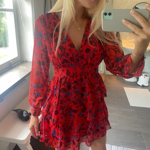 Fin klänning - Super fin klänning från zara, som inte kommit till användning, strl S💗💓