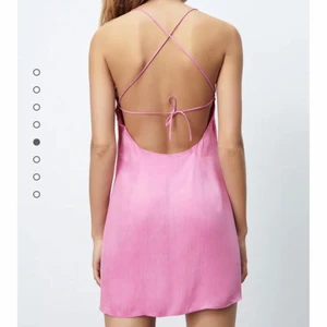 Zara klänning - Endast använd en gång! Säljs då jag inte får användning för den. Köpt för 359kr💖