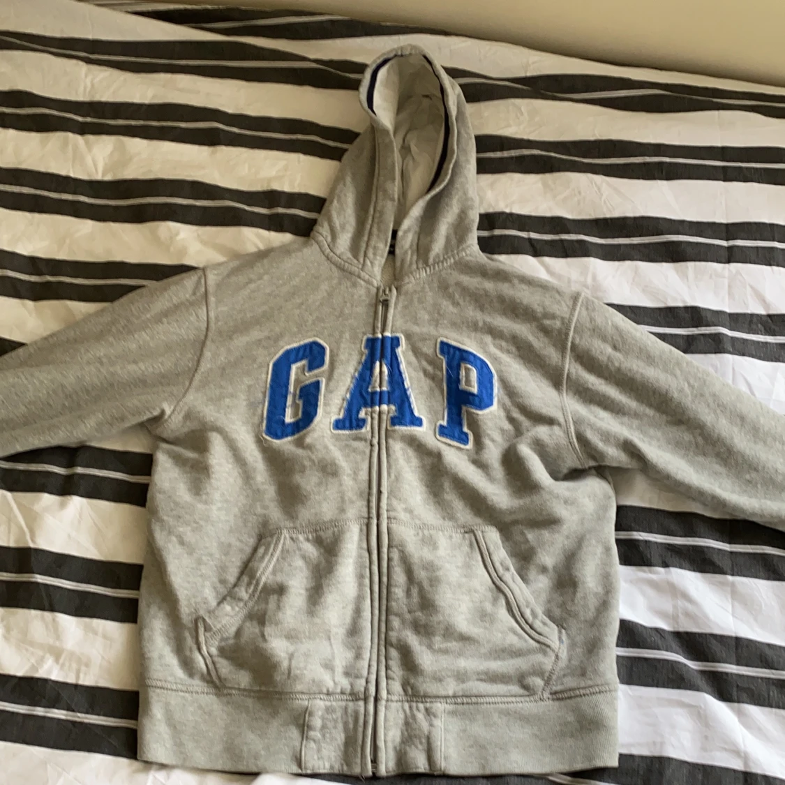 gap hoodie 