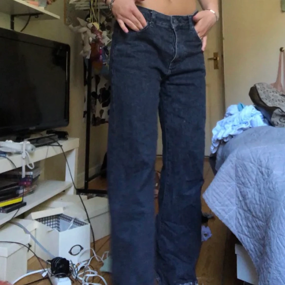 svarta/ gråa jeans  - 90