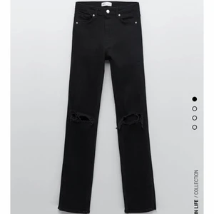 Jeans zara med slits - Säljer dessa jeansen då jag aldrig använder dom. Skit snygga 