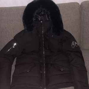 Moose knuckle  - En hel svart moose knuckle jacka ganska ny helt perfekt skick. 