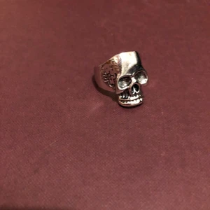 Dödskalle ring - Tja säljer denna dödskalle ring riktigt najs