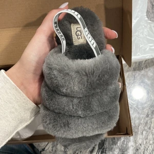  T Fluff yeah UGG - Hello I’m selling these toddlers fluff yeah slides they are brand new with the the box everything. If you would like to make a reasonable price please do so🤝😊