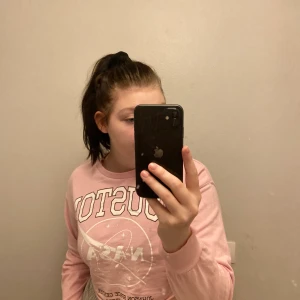 En cropptop - En fin och skön cropptop. Men lite förkort i min smak. Älskar färgen på den. 