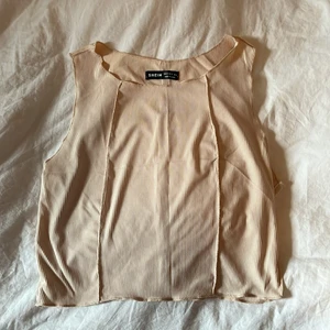 Söt o skön beige topp - Helt ny beige topp från shein, storlek M men passar även S! 💖