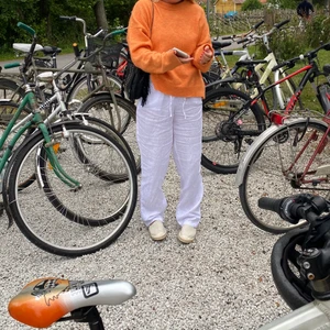 linnebyxor  - långa och fina linnebyxor som går hela vägen ner på mig som är 174 cm lång! Bra skick och är ej använda så många gånger.