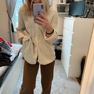 Stickad kofta  - Jättefin stickad längre kofta