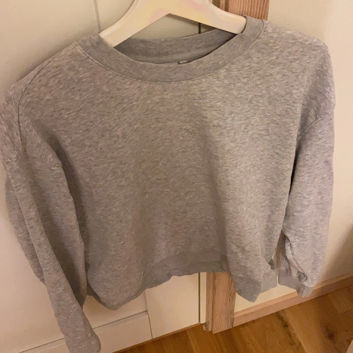 Grå sweatshirt från Weekday strl Xs