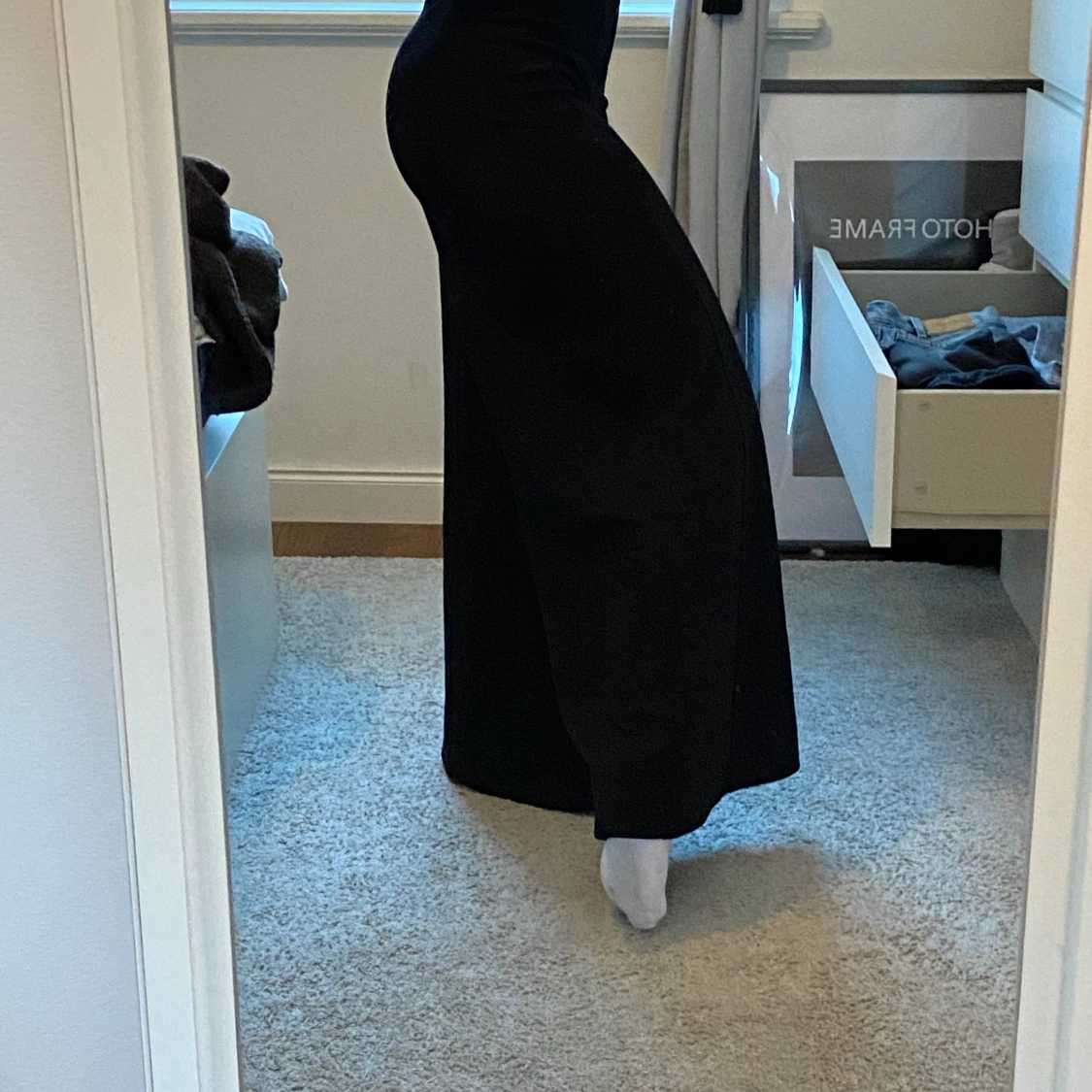 Svarta vida byxor  - 90