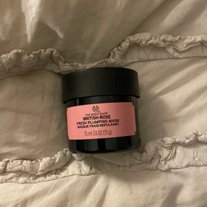 Hudvård  - Ansiktsmask jag fick i julklapp men har redan en! Helt oanvänd och orörd. Nypris ligger på 175 kr har jag för mig, mitt pris 120kr<3