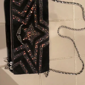 Zadig väska  - Säljer min limited edition väska från Zadig, den är i bra skick och har kvar båda banden och dustbag. Nypris 2800kr, vid funderingar så är det bara att skriva!😙