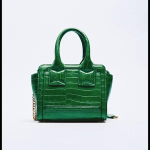 Zara väska - Intressekoll på min balla väska från zara, fint skick❤️ buda i kommentarerna från 90 kr