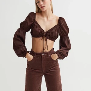 Festtopp - Säljer denna helt oanvända topp från H&M. Frakt tillkommer💕