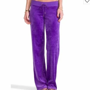 Juicy couture  - Lågmidjade Juicy couture byxor i storlek S, från 2000-talet, finns inga fickor på baksidan