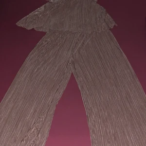 Jumpsuit  - Använt bara en gång