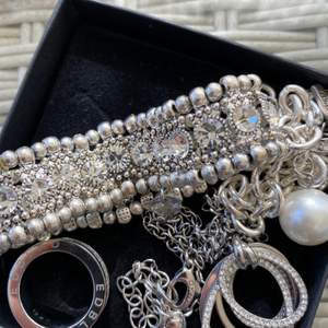 Edblad ring storlek 18, Pearls for girls armband, DKNY Halsband + ett till armband. 