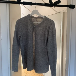 Kofta  - Säljer denna snygga kofta  i st M passar även mig som är S. Säljer för 150kr + 60kr frakt 💞