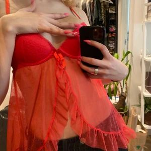 så söt - gullig  lite liten runt brösten på mig som har 70c