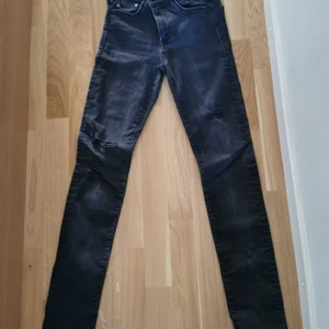 Jeans  - H&M jeans storlek 26/32