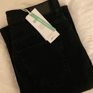 Jeans, Gina tricot  - Svarta jeans,  strl 36 från Gina Tricot, aldrig använda 