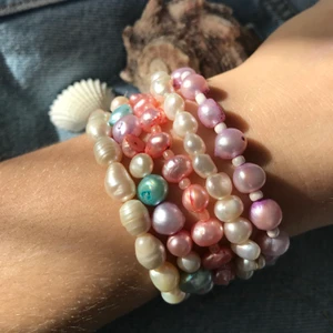 sötvattenspärlor - handgjorda armband 🦋 59kr styck. 