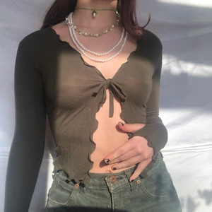 Kofta - Säljer denna kofta jag sytt själv. Passar storlekar xs-M då den är väldigt stretchig. Köpare står för frakt. Följ gärna min instagram @viridi.designs för mer information. Den på bilden säljes för 130kr!