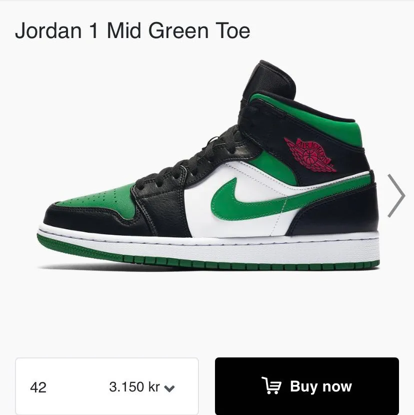 Säljer min pojkväns Jordans i storlek 42, köpta på Nikes egna hemsida, box medföljer. Sparsamt använda inga revor eller liknande. Hör av dig om du vill ha fler bilder! Budgivning från 1500 👍🏼 värda 3150 kr . Skor.