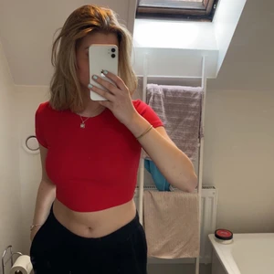 t-shirt  - säljer denna röda t-shirt från new york då den är för liten ❤️ säljer för 50 kr i storlek xs