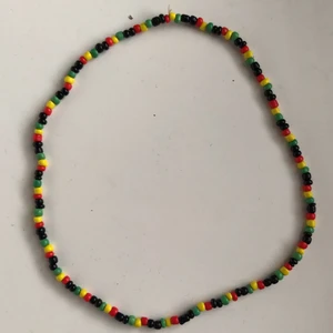 Halsband - Gulligt flerfärgat halsband från punktshop 27+20kr