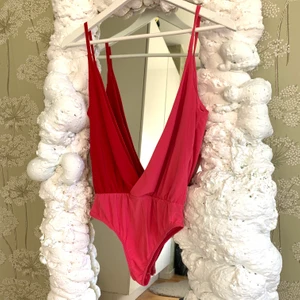 body - body från gina tricot. likadan fram och bak! Hit me up om ni undrar något!