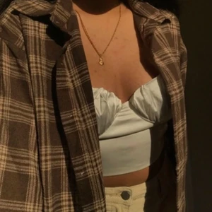 brun skjorta - brun rutig oversized skjorta från shein 🤎 superfin och använd endast en gång. storlek s. 150 ink frakt