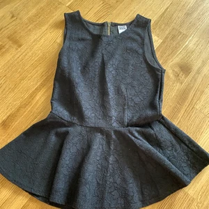 Svart topp - Svart mönstrad topp